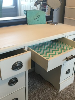 Chalk Painted Desk: thrift store find turned chic